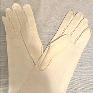 Vintage Off White Gloves